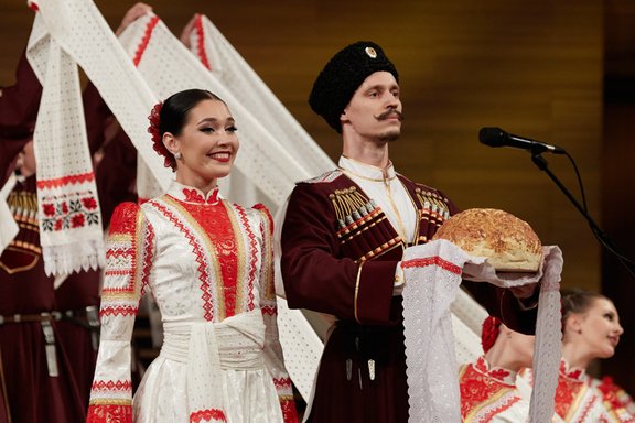 &Kcy;&ucy;&bcy;&acy;&ncy;&scy;&kcy;&icy;&jcy; &kcy;&acy;&zcy;&acy;&chcy;&icy;&jcy; &khcy;&ocy;&rcy; &laquo;&Ncy;&acy;&mcy; &mdash; 215 &lcy;&iecy;&tcy;&excl;&raquo;