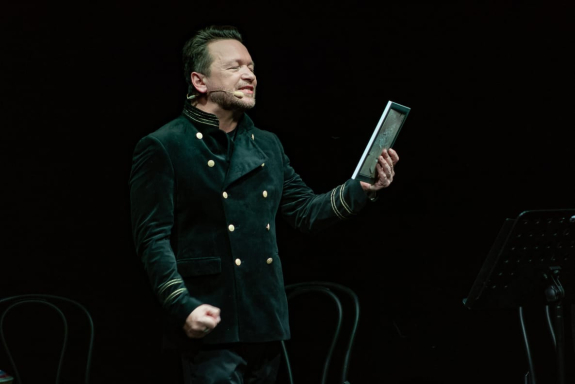 Моноспектакль «Асадов»