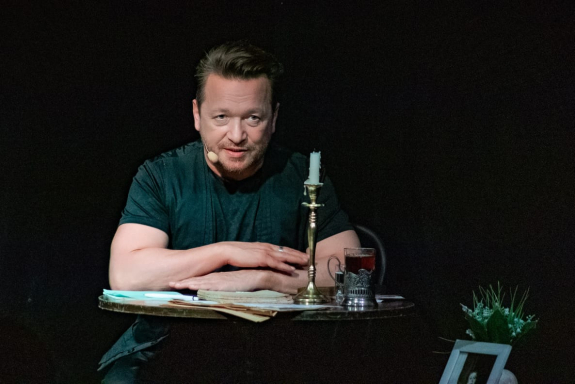 Моноспектакль «Асадов»